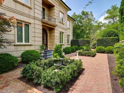 3616 Cassina Cir