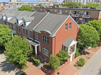 261 W Freemason St