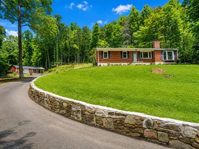 1065 Cain Dr