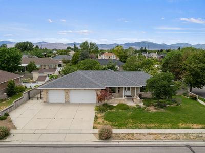 9608 S Royalty Ln W