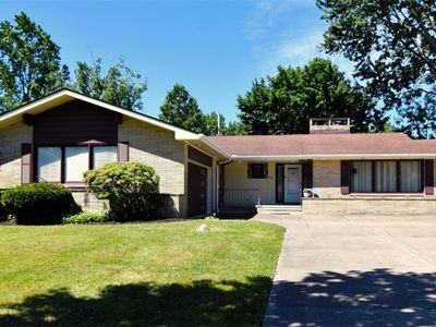 Property at 1878 Caronia Dr, Lyndhurst, OH