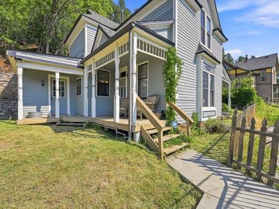 91 Forest Ave