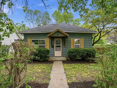 Property at 811 S 5th St, Fairfield, IA