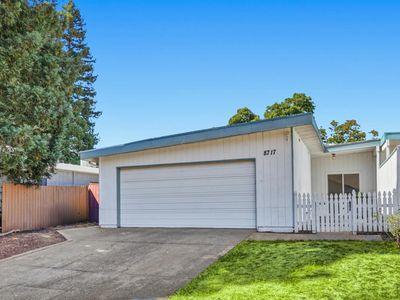 8717 Lorna Ct