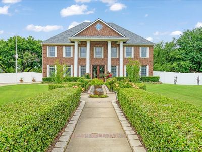 3419 Castle Ct