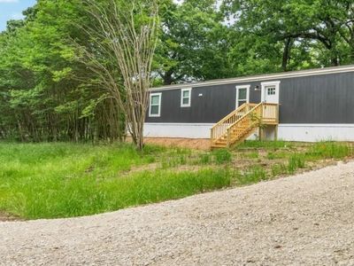 121 Neches Dr