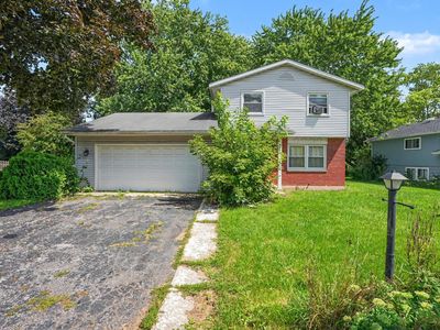 1055 Belle Plaine Ave