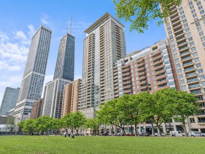 250 E Pearson St APT 1007