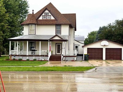 302 Allamakee St
