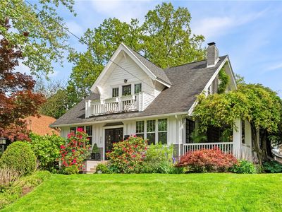 215 W Hutchinson Ave