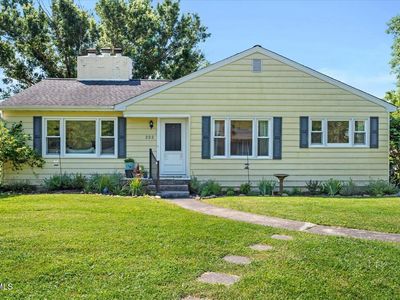 222 Stonewall Hts NE