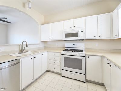 1900 N Torrey Pines Dr Unit 201
