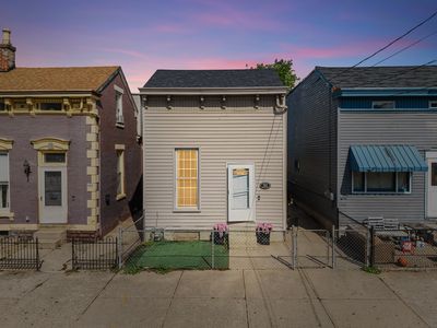 311 W 10th St