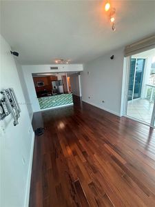 480 NE 30th St APT 1004