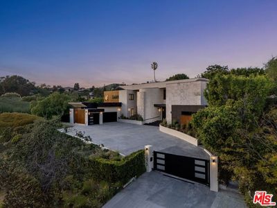 11075 W Sunset Blvd