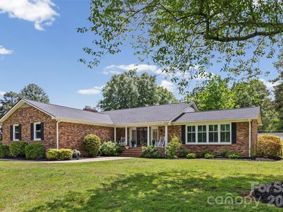 2107 Meadow Ln