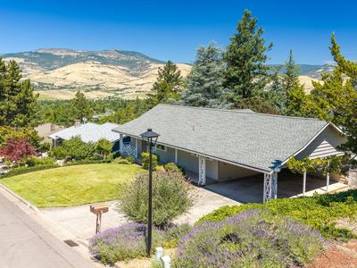 1150 Hillview Dr