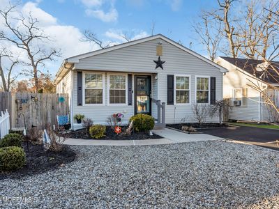 13 Baywood Boulevard