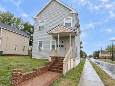 327 W 30th St
