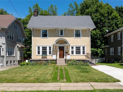 207 Casterton Ave