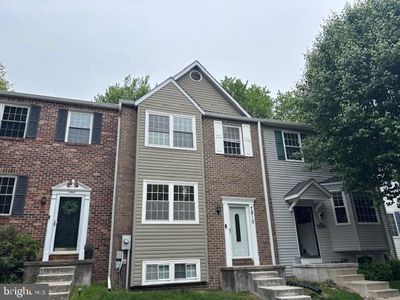 7910 Della Rosa Ct