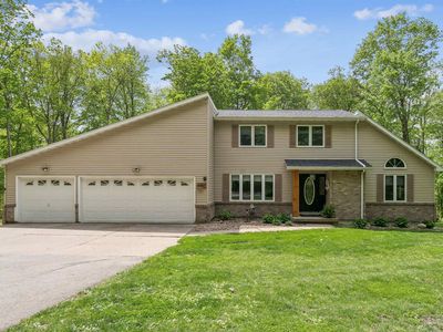 112 Castle Ln