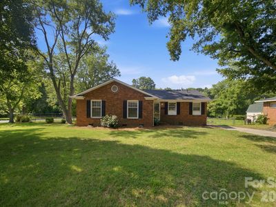 1401 Grovewood Dr