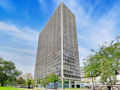 330 W Diversey Pkwy #902-04