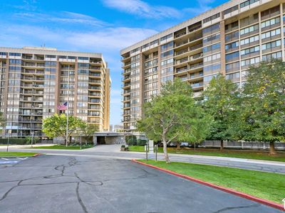 241 N Vine St APT 601E