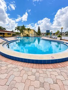 2800 NE 203rd St APT 3