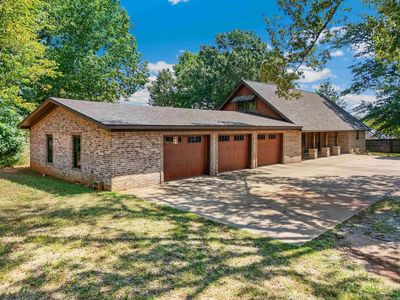 1028 Woody Dr