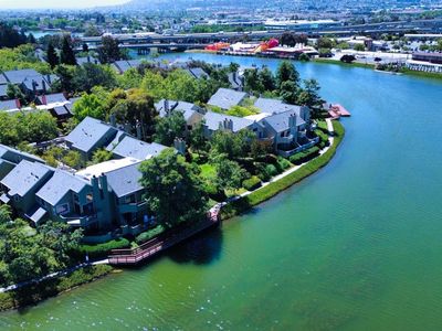 1054 Shoreline Dr