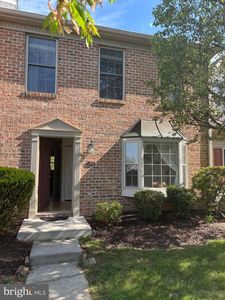 320 Woodland View Ct