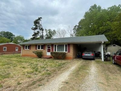 104 Abbotts Ave
