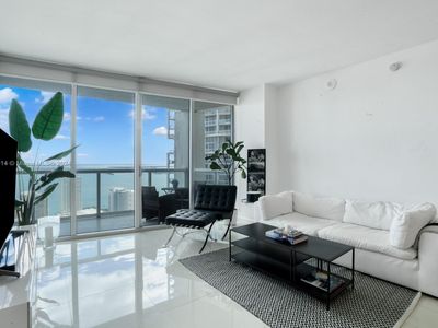 475 Brickell Ave APT 3907