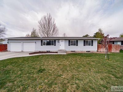 2290 Evans Ave