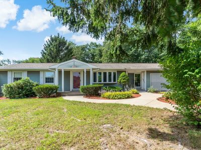 23 Colonial Way