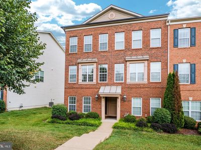 Property at 15409 Rosemont Manor Dr, Haymarket, VA