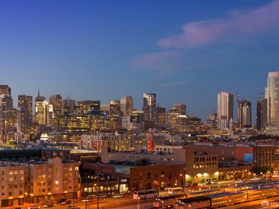 300 Berry St UNIT 417