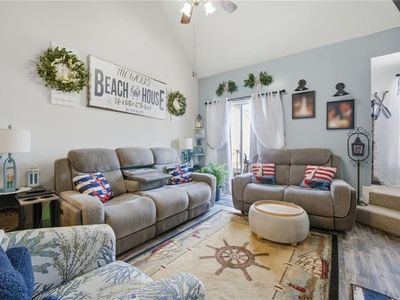 867 Little Bay Ave APT 3