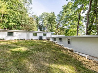82 Lasalle Pkwy
