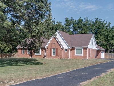 4844 Douglas Dr