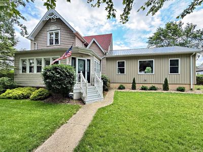 121 N Main St