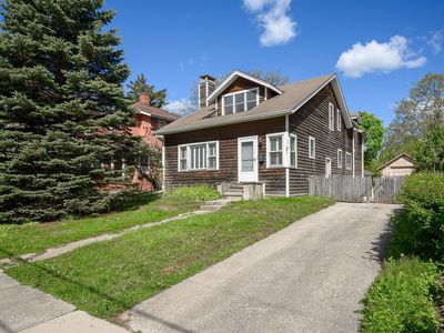 391 Bloom St