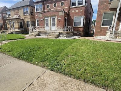 5825-5827 Mardel Ave