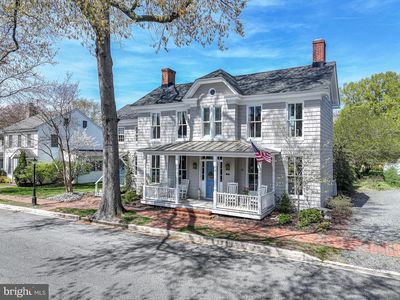 121 W Chestnut St