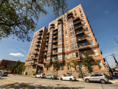 500 S Clinton St APT 242