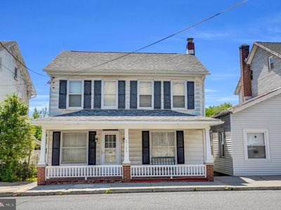 2123 Main St