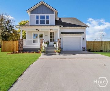 2005 E 38th Street