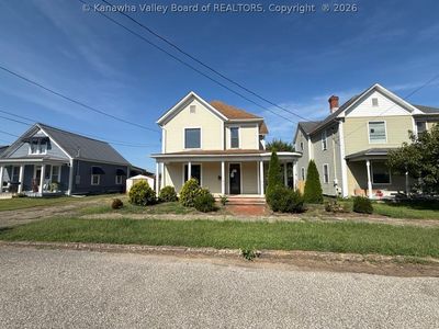 611 Dewey Ave